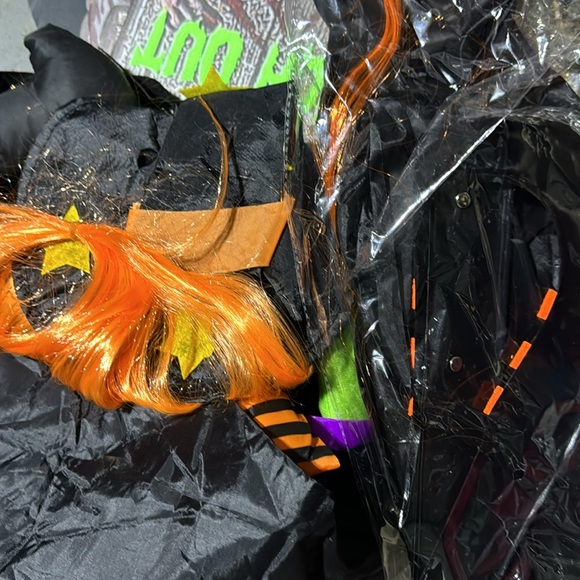 NWT Random Assortment of Halloween Decorations & Accessories - Picture 2 of 2